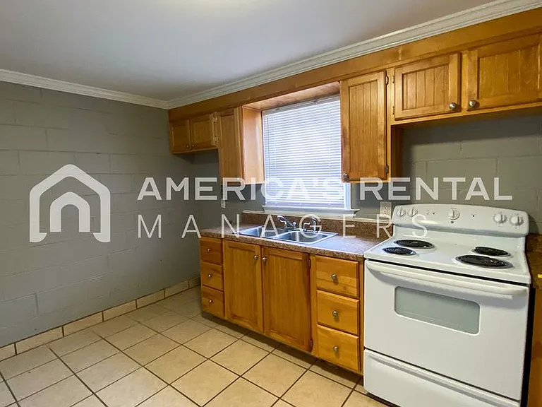 1701 Berkley Avenue — Photo 29