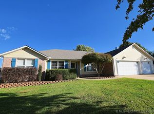 102 W Clay Rd, Tahlequah, OK 74464