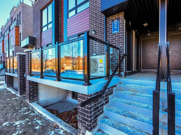 235 McLevin Ave E #16, Toronto, ON M1B 5K1
