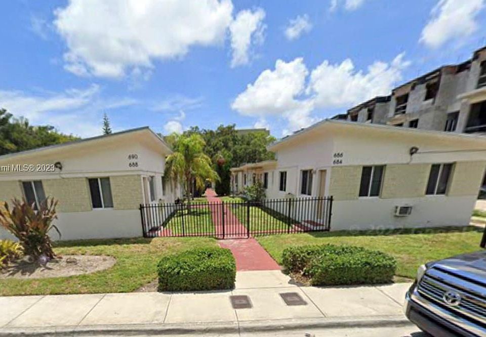 1st image of 688 NE 85th St #3B