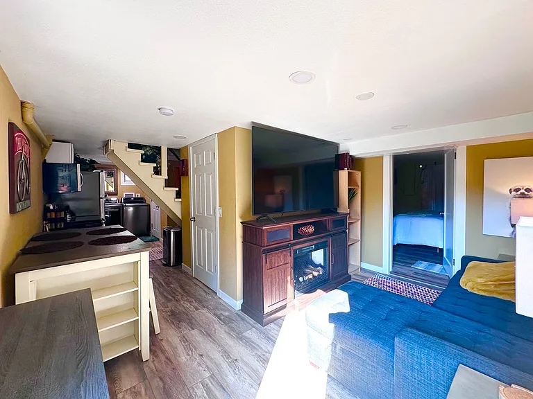 Modern Comfort Meets Convenience Fully Furnished 2-Bedroom ADU in Milwaukie! — Photo 6