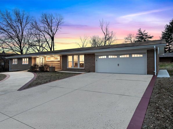 6 Heartwoods Ct, Saint Louis, MO 63132
