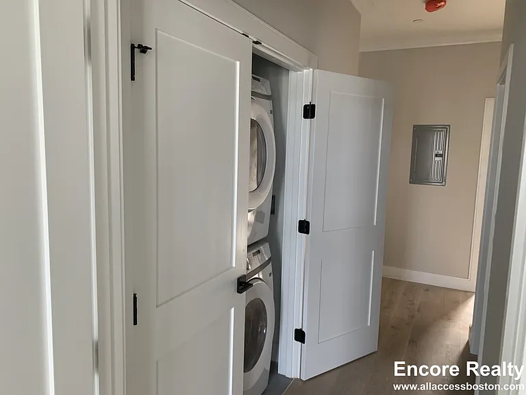 157 Everett St #302 — Photo 9