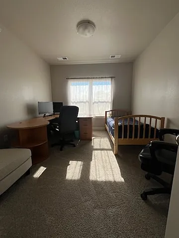 Third bedroom - twin size bed, an office setup, golf course view