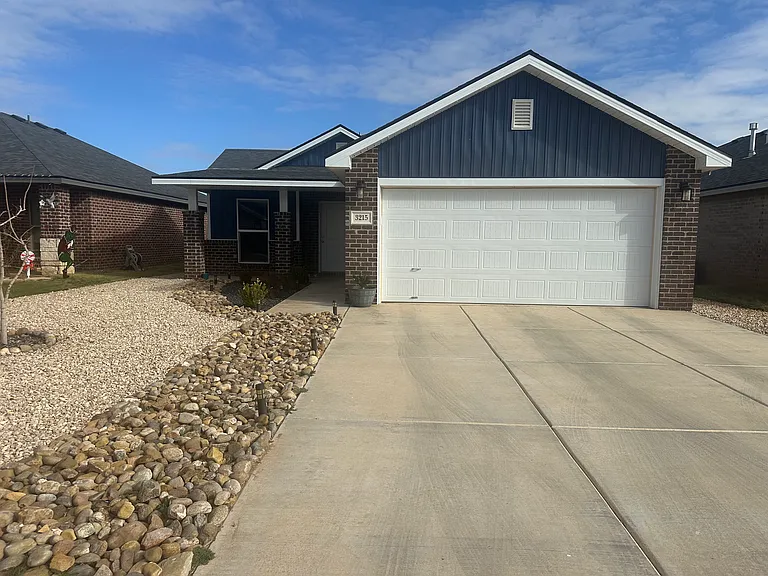3215 Volney Ave — Photo 2
