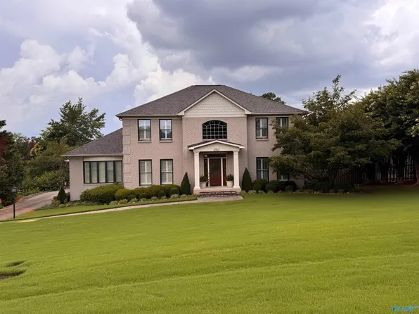 1350 Stonehurst Dr SE, Huntsville, AL 35801