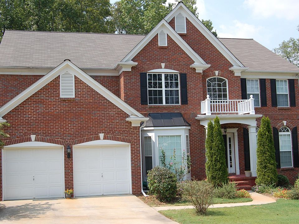 Just off the cul-de-sac, this home is perfect for all lifestyles!