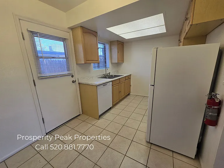 4211 E Lee St #C — Photo 6