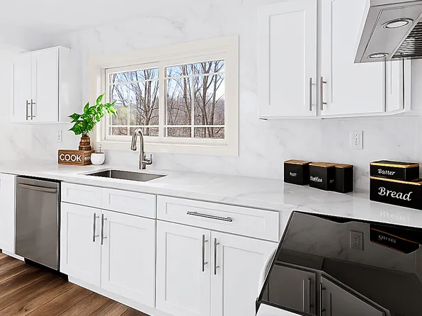 1129 10th Ave NW, Puyallup, WA 98371