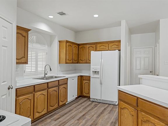 5th image of 1729 Stonebridge Dr