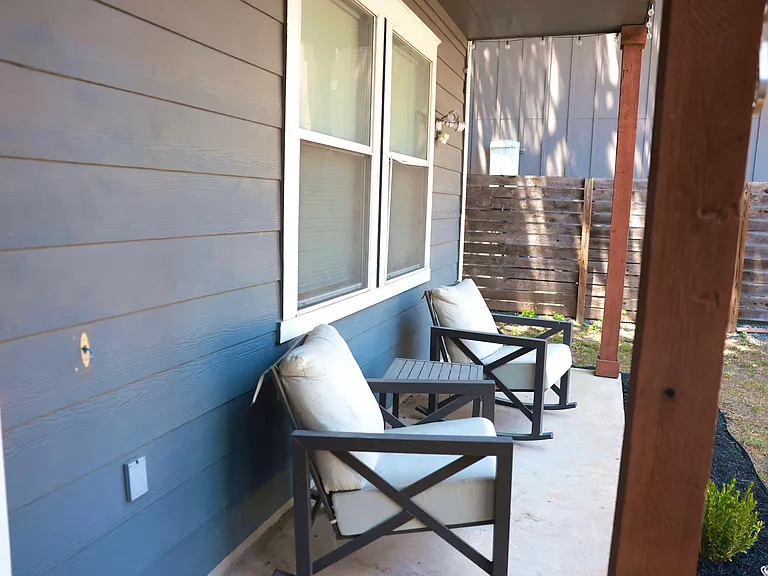1306 Chicon St — Photo 42