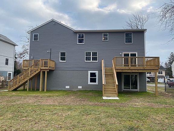 Deck & access to HVAC