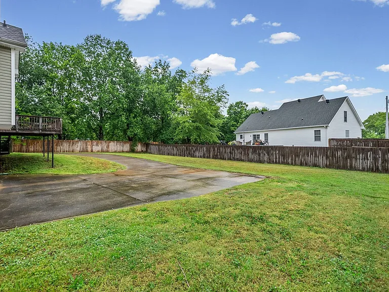 1115 Thornberry Dr — Photo 26