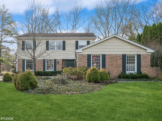 1336 S West Fork Dr, Lake Forest, IL 60045