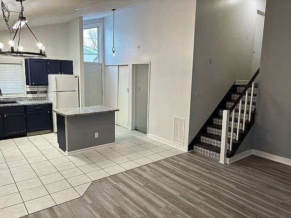3rd image of 2942 Travis St