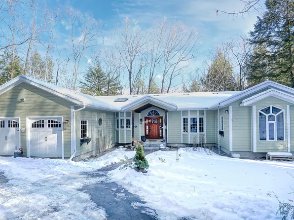 16 Knowles Point Road, Bridgton, ME 04009