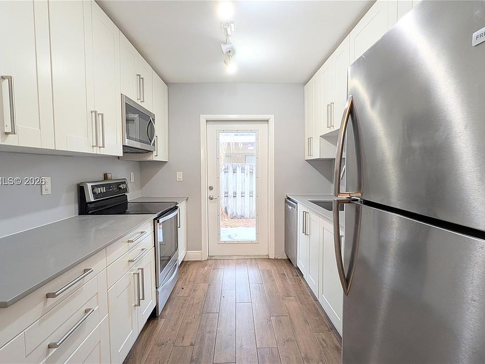 1st image of 315 SE 23rd Ave APT 1-5