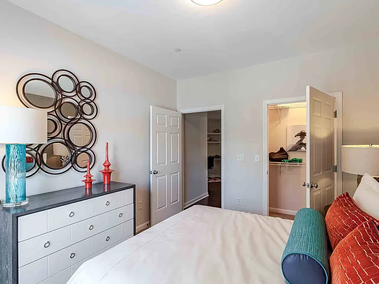 Edgewood Apartments — Photo 27