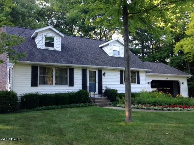 1354 Clayton Ave photo 1