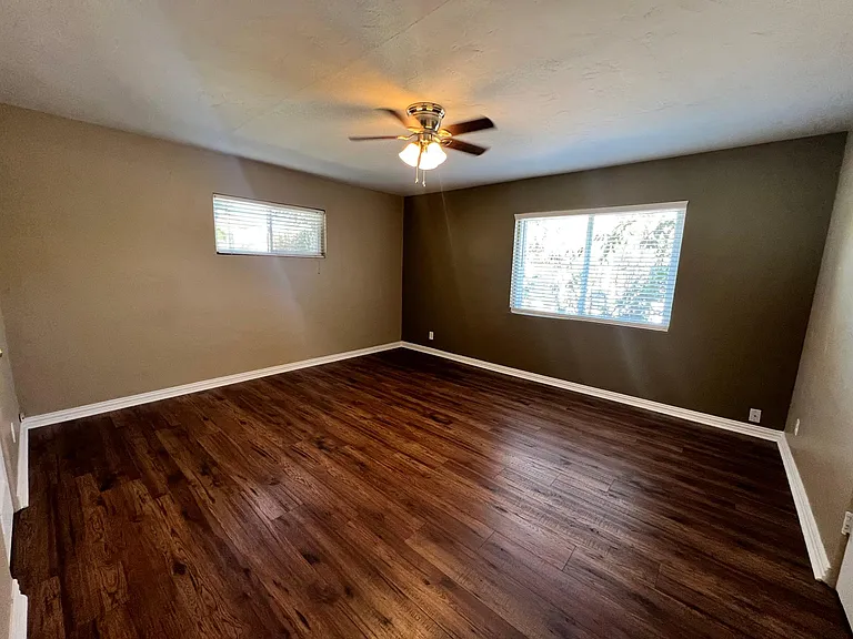 5906 Aspen Ave NE — Photo 9