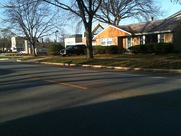 2nd image of 3509 S Grand Blvd