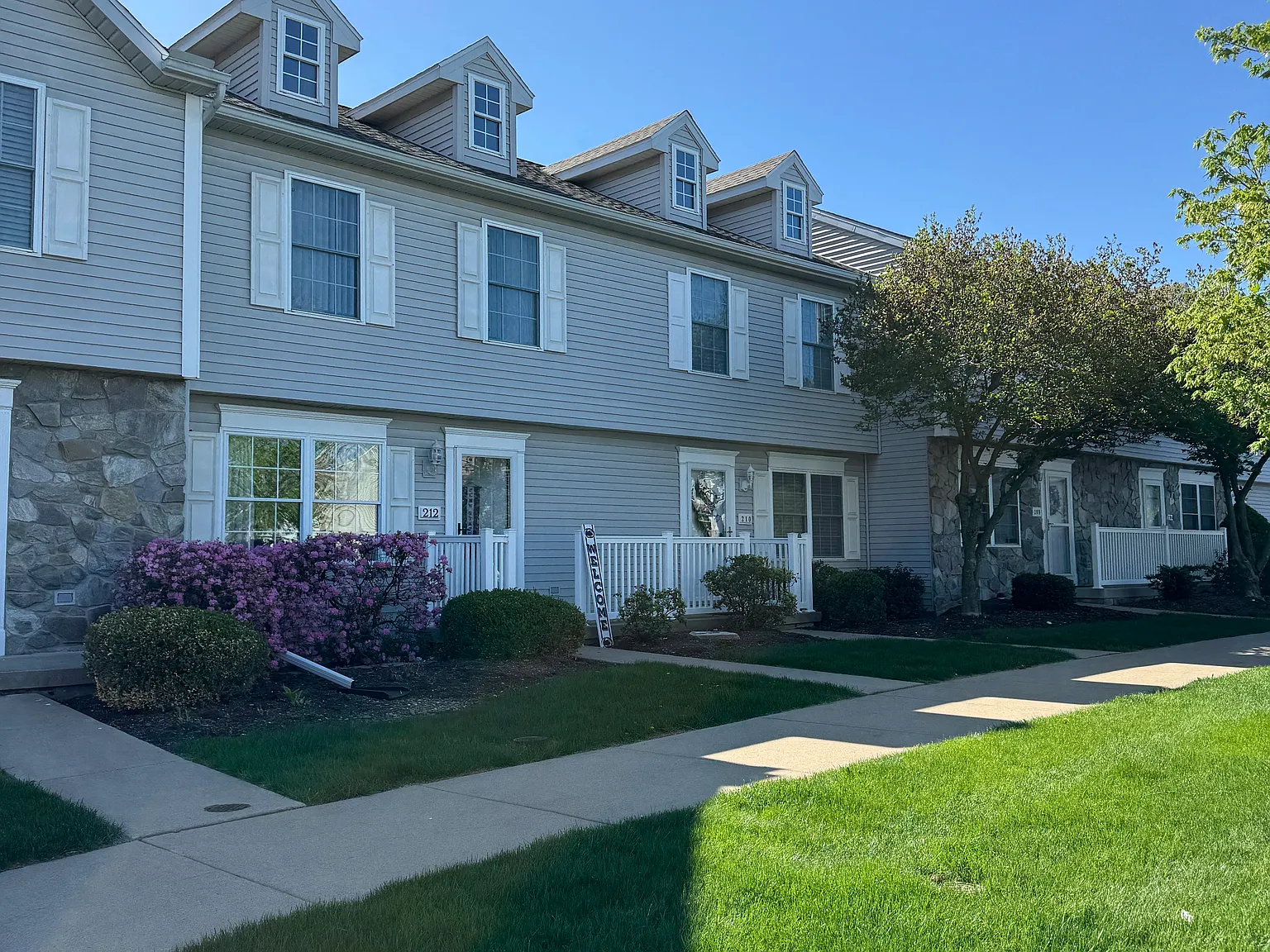 212 Birchtree Ct — Photo 3