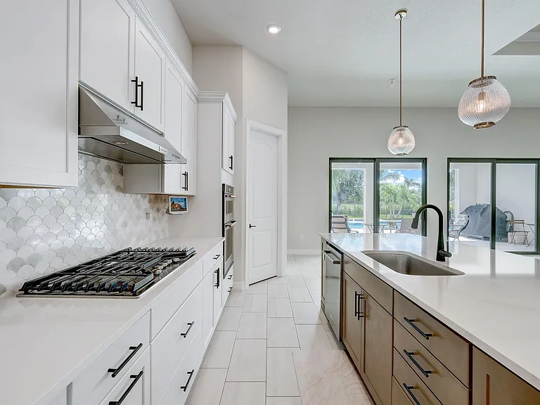 9234 Balsamo Dr — Photo 19