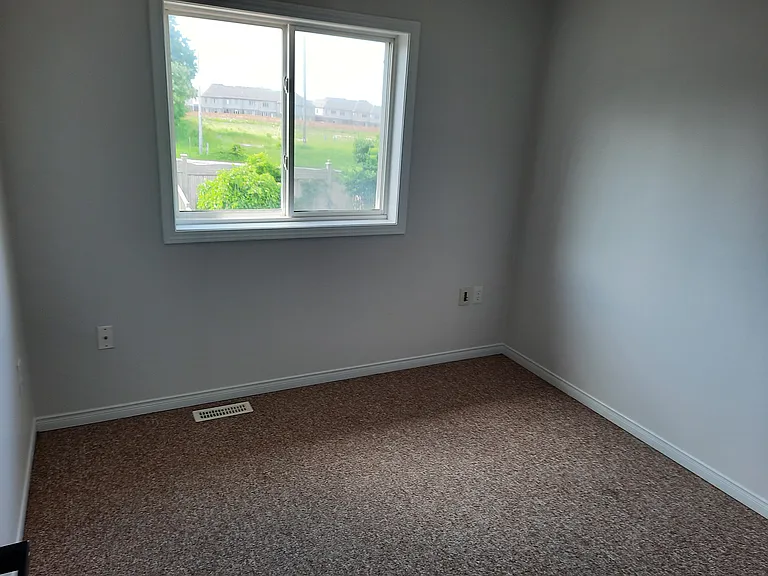 59 Courtney Cres — Photo 20