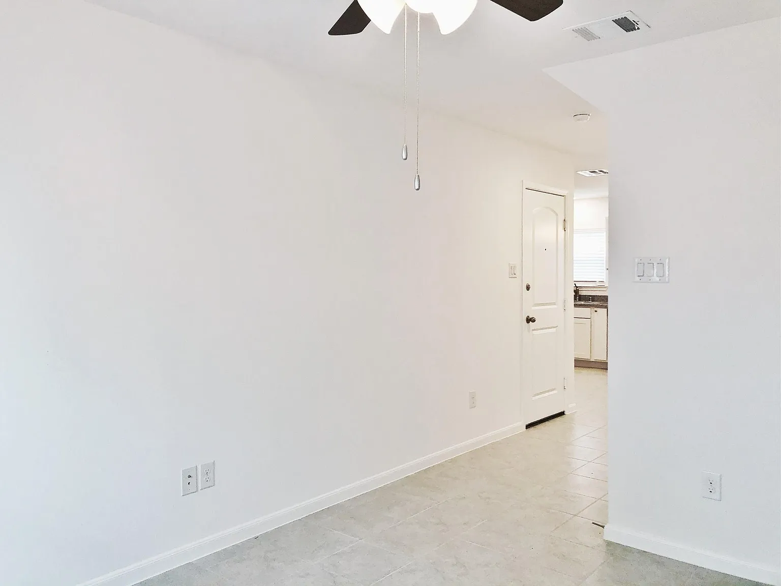 3 bed, 2.0 bath, 1065 sqft, $1,300 — Photo 3