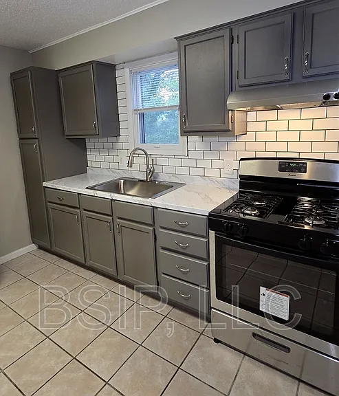 1141 NE Chester Ave #2 — Photo 4