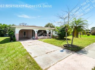267 NE Floresta Dr, Port Saint Lucie, FL 34983