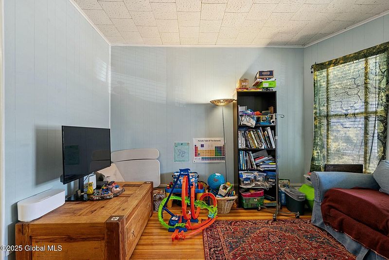 4th image of 649 Myrtle Avenue