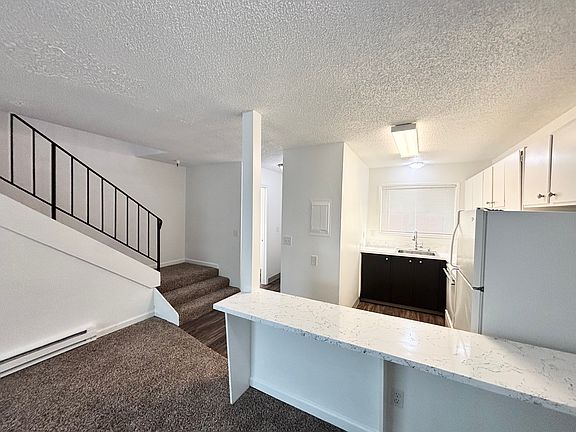 4th image of 1200 E Powell Blvd APT 10