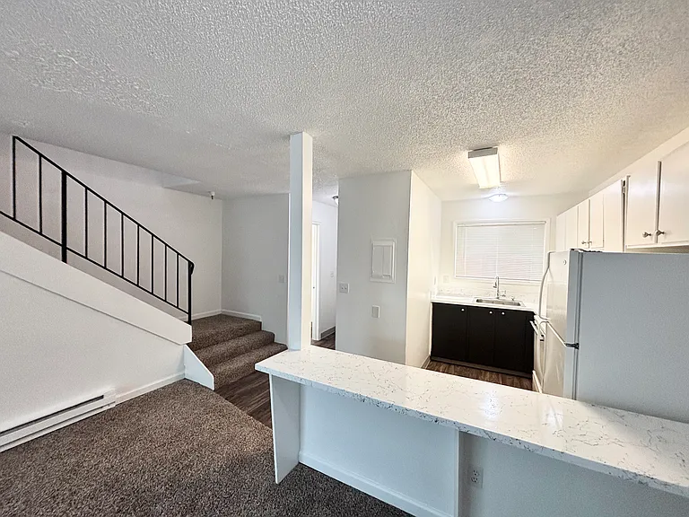 1200 E Powell Blvd #10 — Photo 4