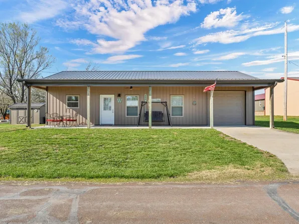 193 Cedar Cir, Alma, KS 66401