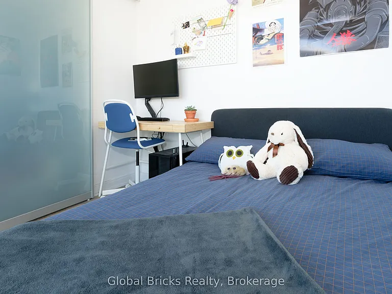 42 Charles St E #2509 — Photo 16