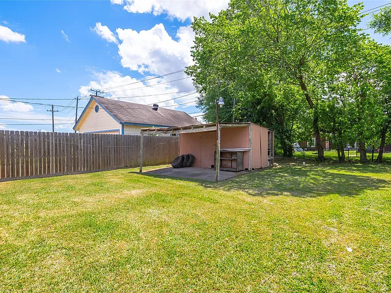718 E Belmont St — Photo 11