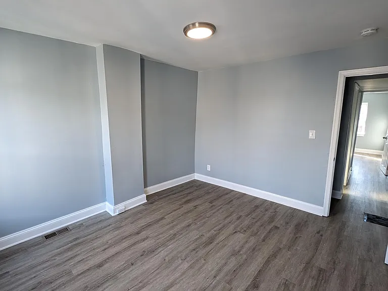 106 S Dean St — Photo 4