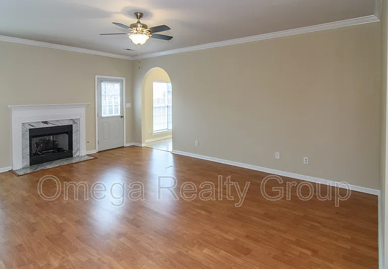 1030 Lexington Dr — Photo 7
