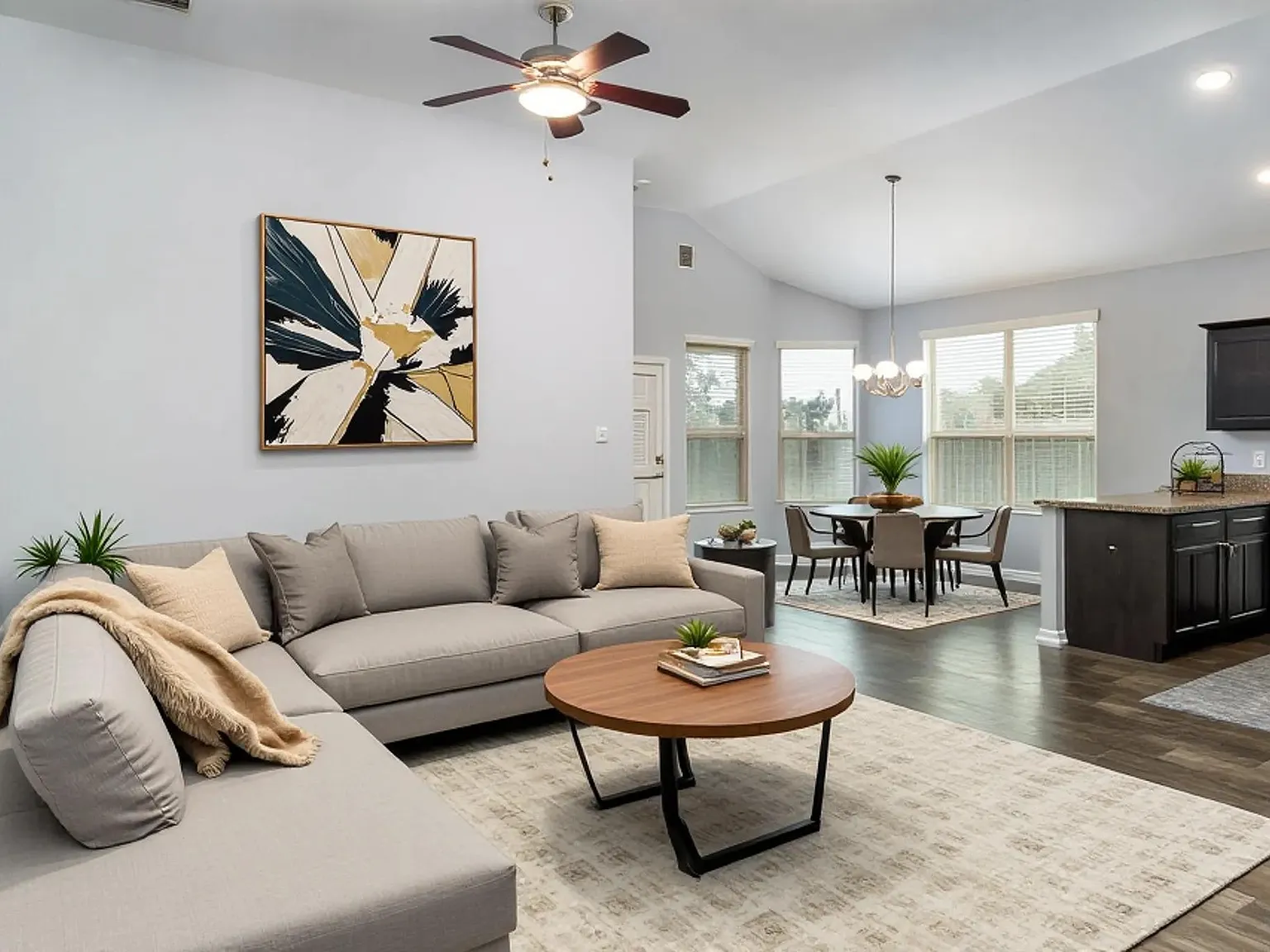 3 bed, 2.0 bath, 1536 sqft, $2,000 — Photo 4