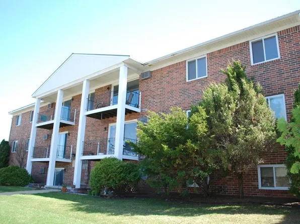 709 Jackson St APT 1, Petoskey, MI 49770