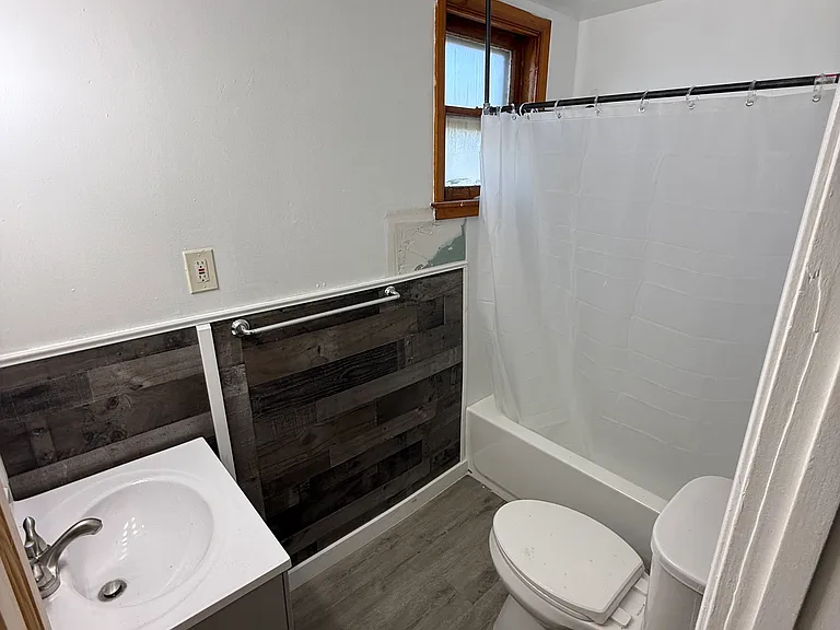 117 Kent St #4 — Photo 10