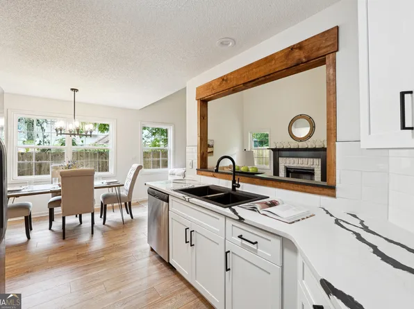 6 Stonebridge Ct SE, Cartersville, GA 30121