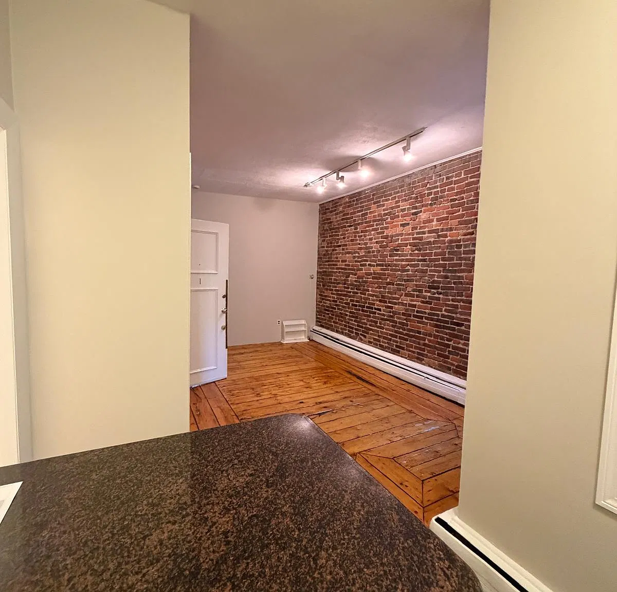 2 bed, 530 sqft, $3,800 — Photo 3