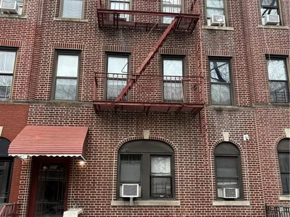 555 80th St, Brooklyn, NY 11209