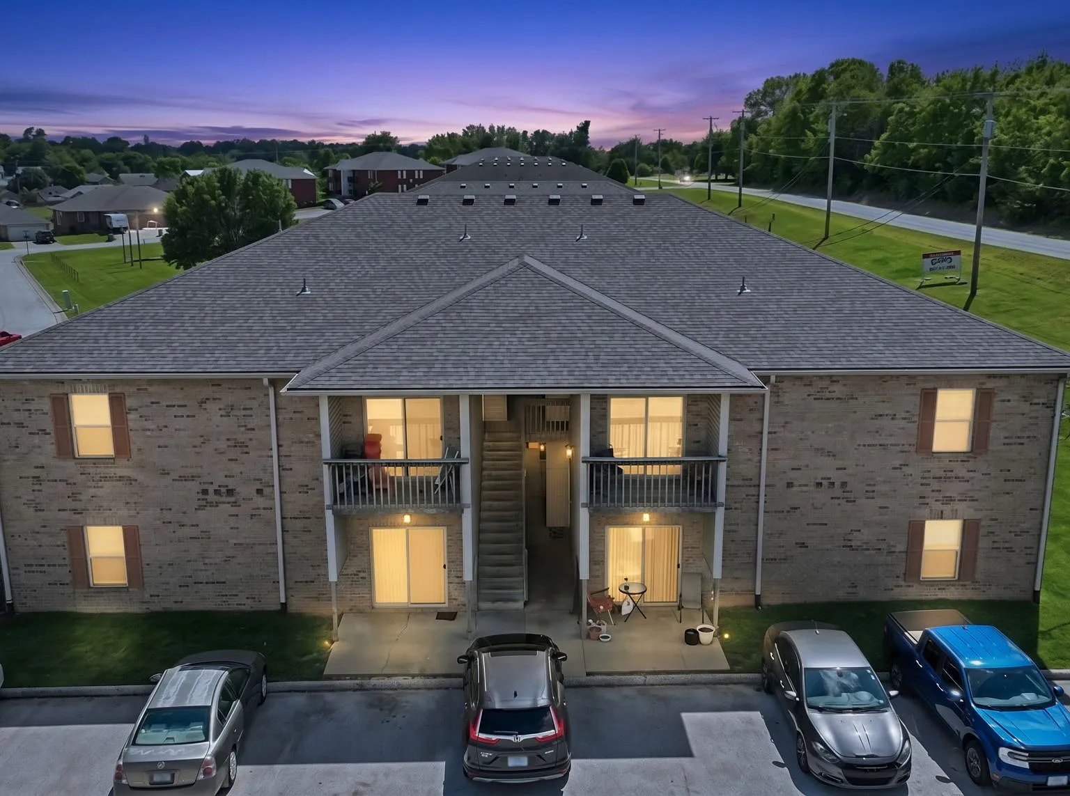 2 bed, 1000 sqft, $833 — Photo 2