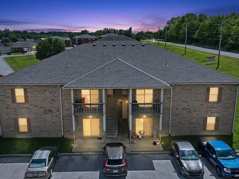 2053 Southfork Dr — Photo 2