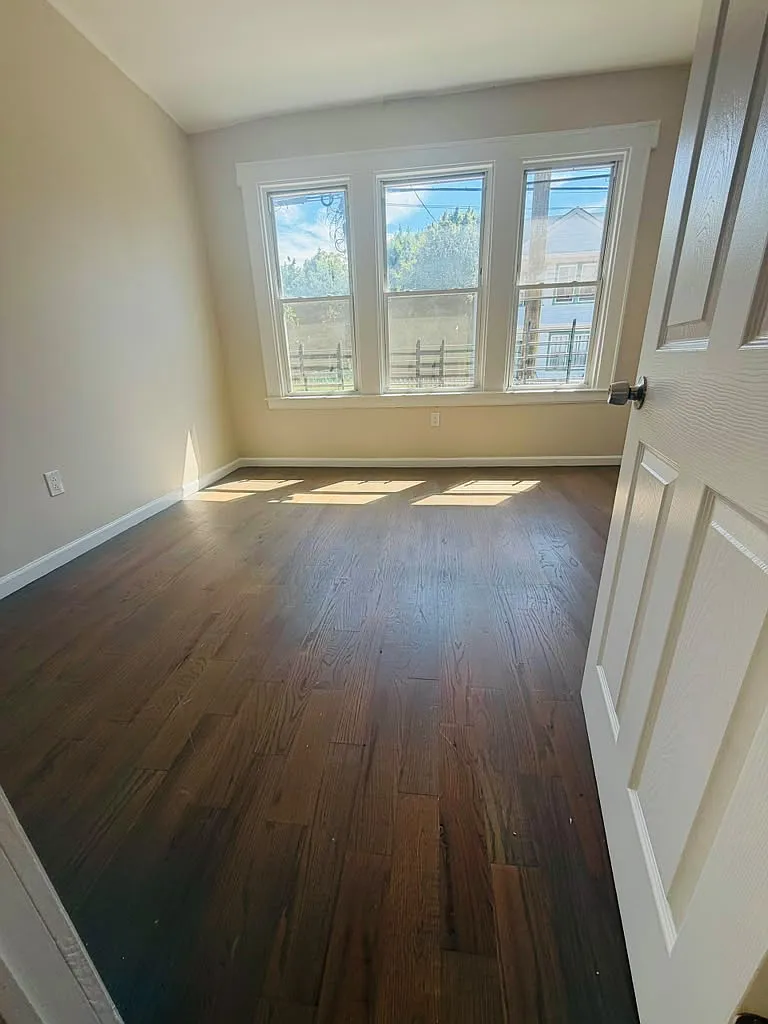 3 bed, 850 sqft, $2,295 — Photo 3