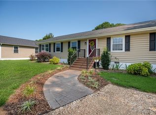 57 West Dr, Kilmarnock, VA 22482