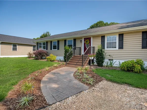 57 West Dr, Kilmarnock, VA 22482